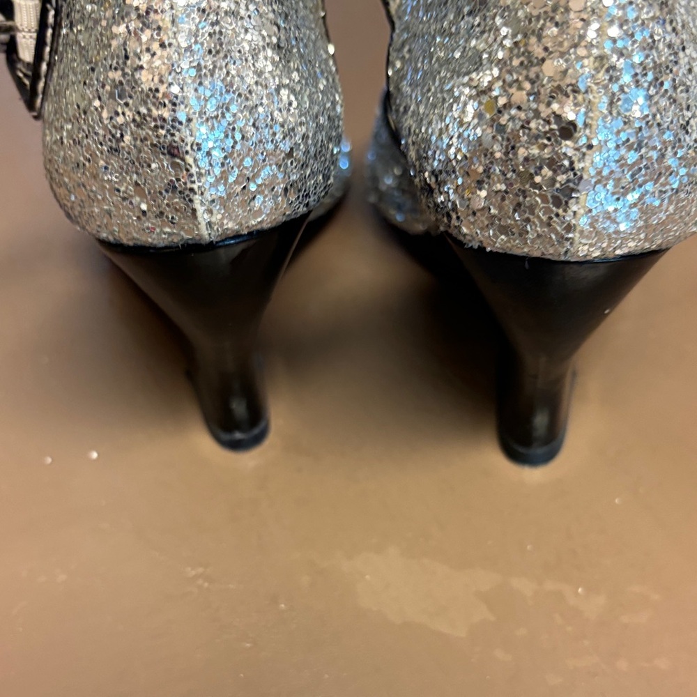 Kenzie Sparkling Silver Heels - Picture 5 of 6